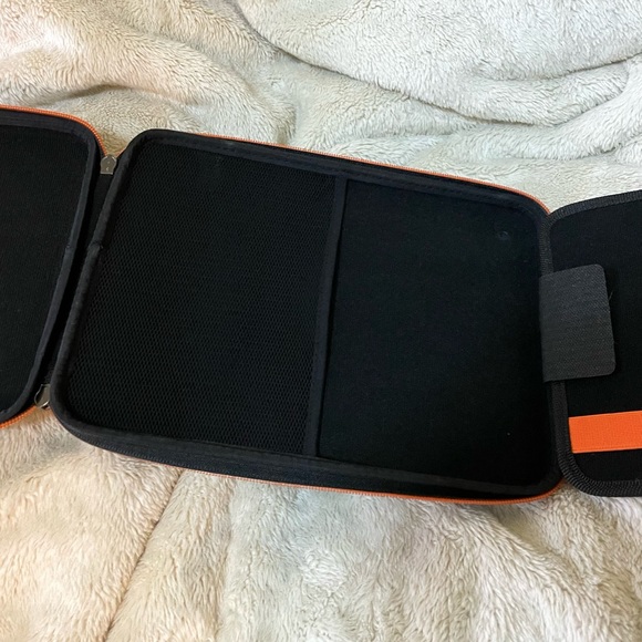 Moleskine 12” diameter for tablet/iPad, black w/ orange zipper - Picture 7 of 9